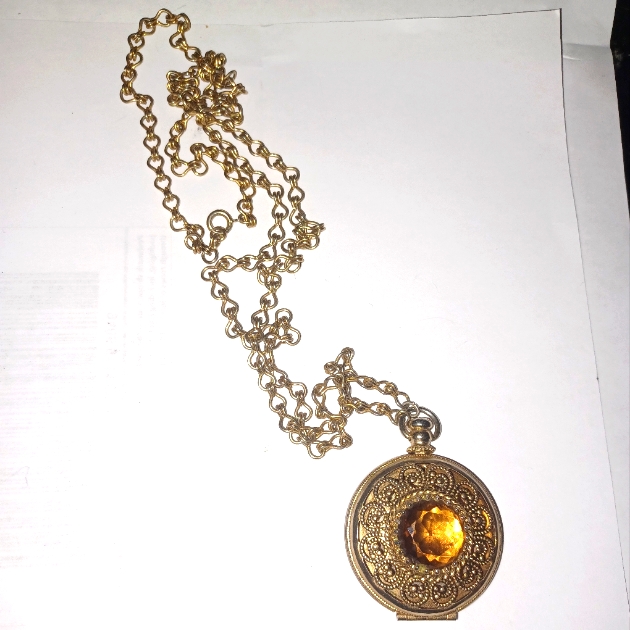 Vintage Avon Locket Stone Necklace 15$